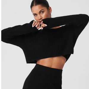 ALO YOGA CASHMERE PLUSH WAFFLE CROPPED LONG SLEEVE in black